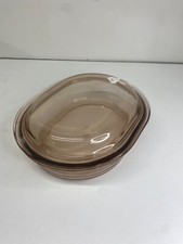 Cocotte ou  plat en verre avec couvercle de marque Pyrex en bonne état