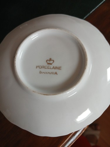 Tasses sous - et, en