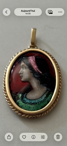 Pendentif camée ovale