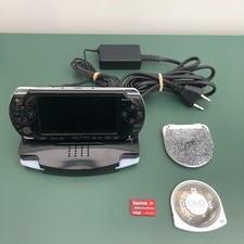 SONY PSP  2004 + 1 Memory Card & chargeur + 1 jeu offert en parfait état