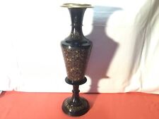 Vase oriental en dinanderie de laiton laqué ciselé, hauteur 46 cm