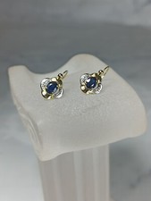 Petite boucles d oreilles or 18 carats Et saphir Pour 0.70cts