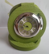 Réveil NEPRO de voyage Dolce Vita cuir façon lézard pistache, Suisse