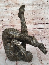 Rare Sculpture En Bronze De Salvador Dali Homme Avec Design Cubiste À Vendre