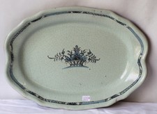 Plat cul noir ovale décor Rouannais camaïeu bleu début XIXième dish