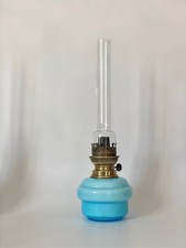 Lampe à pétrole en opaline