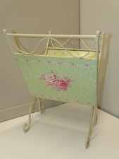 PORTE REVUES PLIABLE METAL PEINT couleur crème décor fleurs roses sur 4 faces XX