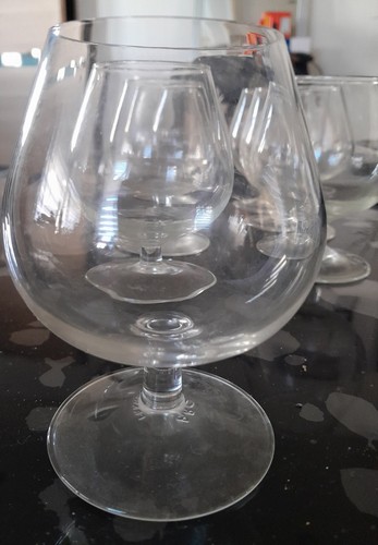 Verres transparent sur - sur, pied