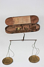 Ancienne Balance De Changeur D’or Trébuchet Avec Ses Poids 