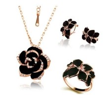 Ensemble de bijoux en émail