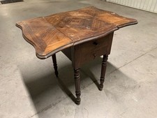 Petit meuble avec rabats et 2