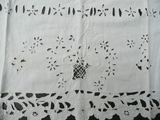 rideau en lin brodé de fleurs