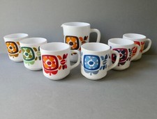 6 mugs et leur pichet Mobil