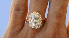Bague de fiançailles halo diamant taille ovale 2,90 ct finition or jaune 14 c...