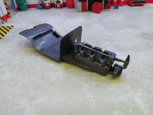 Planché et moteur - 1/18,
