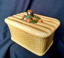 Boîte à biscuits GIEN Val d'or décor vannerie noisettes