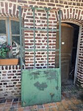 ancienne porte en fer vitrée