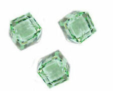   FRANCE   3 Perles cubes Swarovski 6 mm ( 5601 ) CHRYSOLITE
