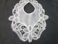 beau bavoir ancien dentelle