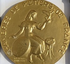 MÉDAILLE EN BRONZE DORÉ