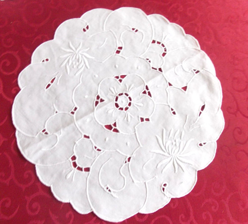 Napperon broderie main - ,