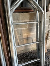 échafaudage d'occasion style échelle 2 mètres avec tous le complets 