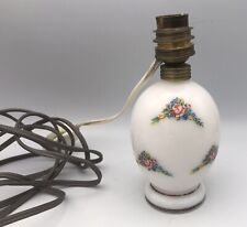 Ancienne LAMPE de CHEVET en VERRE OPALINE blanche à décor de Motifs Floraux