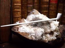 LONGUE ET FINE PIPE EN TERRE CUITE DE 50 cm   TYPE    HOLLANDAISE