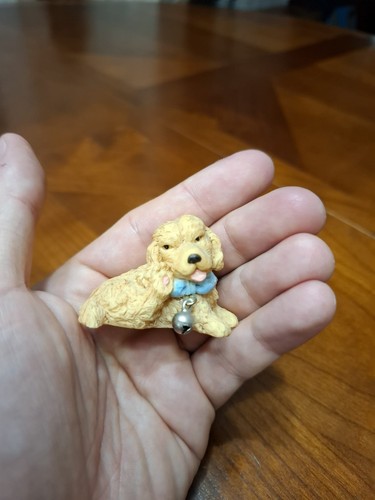 Petite figurine petit chien - de,