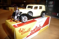 PACKARD  SEDAN     1937