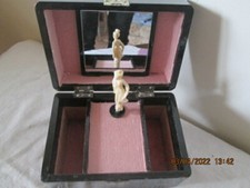 BOITE A BIJOUX MUSICALE BOIS