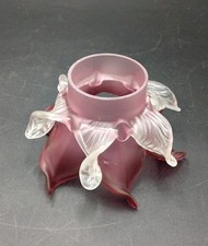Tulipe de lampe à pétrole en verre rose et transparent motif floral 1900