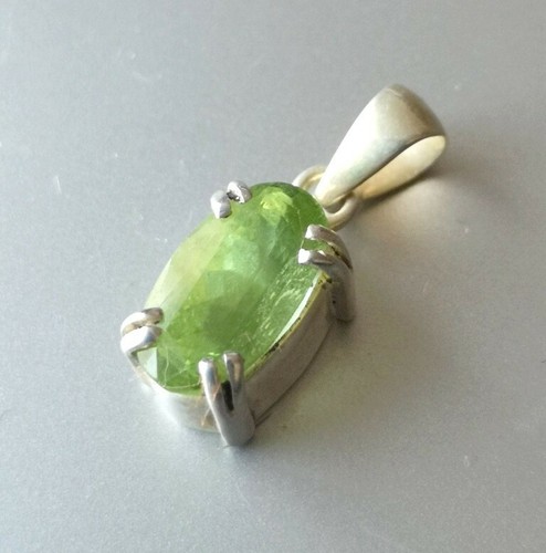 Pendentif péridot sur - péridot,