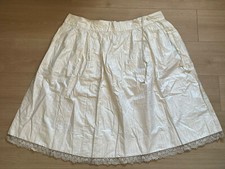 Ancien Jupon beige en tissus satiné et dentelle - costume ancien. 