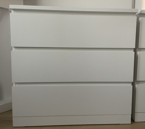 Commode blanche rectangulaire
