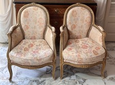 Ancienne paire de petits Fauteuils Bergère louis XV bois sculpté patiné Pivoines