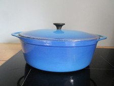 Cocotte ovale en fonte