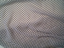 COUPE  TISSU MOUSSELINE POLYESTER FOND BLANC POIS NOIR