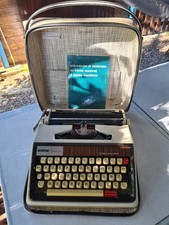 Ancienne machine à écrire Portative  Brother Deluxe 1350 dans sa housse