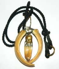 joli collier tribal avec dents