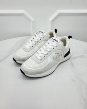 CHANEL Baskets en suède avec