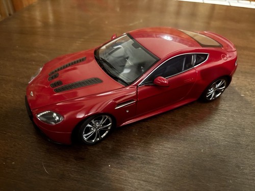 Autoart aston martin v12 - aston,