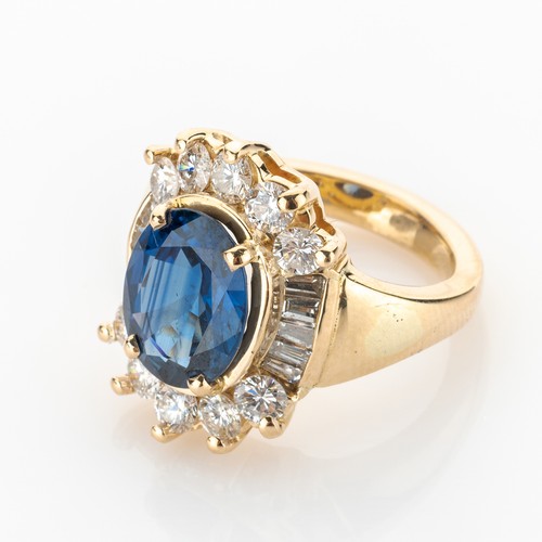 Ladies ring with a - gold),