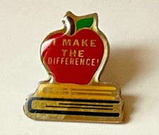 PIN'S BROCHE vintage POMME I MADE THE DIFFERENCE 2,3cm