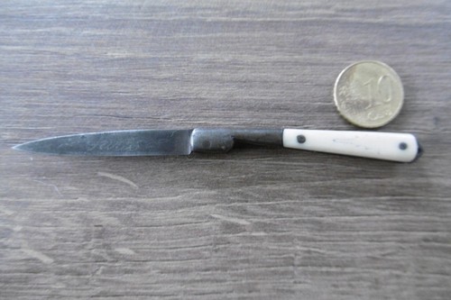 Ancien couteau miniature