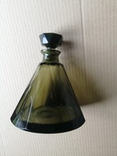UN GRAND FLACON  EN VERRE A 8