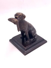 Sculpture en bronze chien de chasse et sa proie