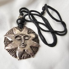 Collier Vintage 80's Jacky De G Paris Pendentif Soleil Finition Argent Vieilli