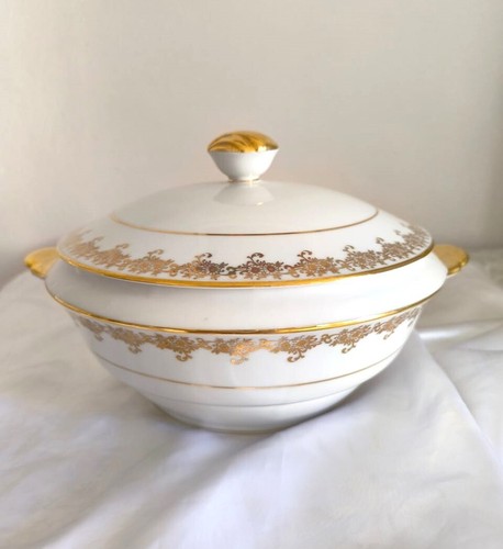Ancienne soupière avec