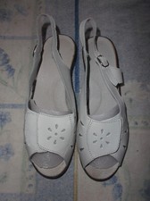 PAIRE DE CHAUSSURES - *** SANDALES D'ÉTÉ BLANCHES *** - TAILLE 41 - BON ÉTAT (8)